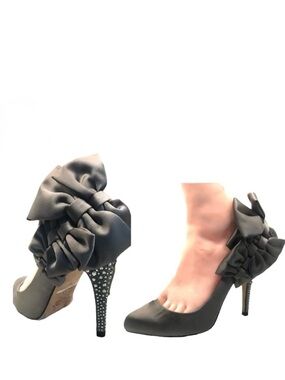 BOURNE ENGLAND GRAY SATIN BOW DETAIL SHOES WITH RHINESTONE HEELS (37)